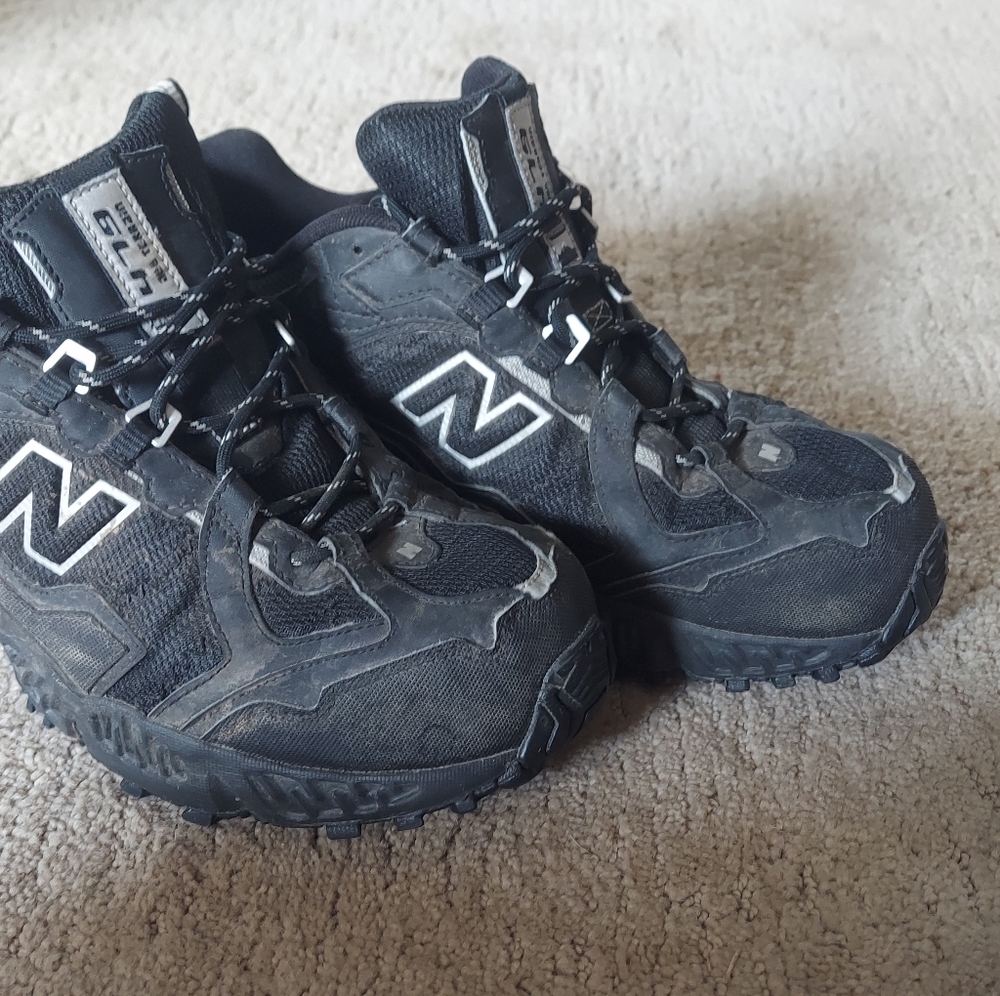 Men's size 9.5 new balance shoes